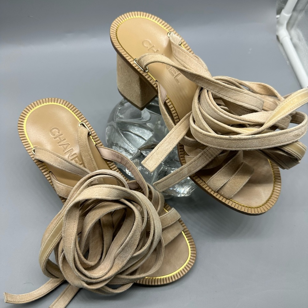 Chanel suede gladiator lace heel sandals - Picture 3 of 9